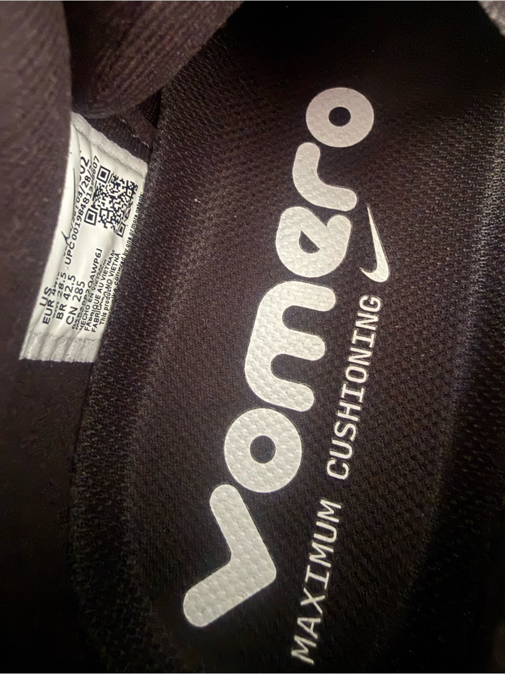 Nike Vomero Plus Men’s Black and White Athletic Running Shoes - Picture 7 of 10